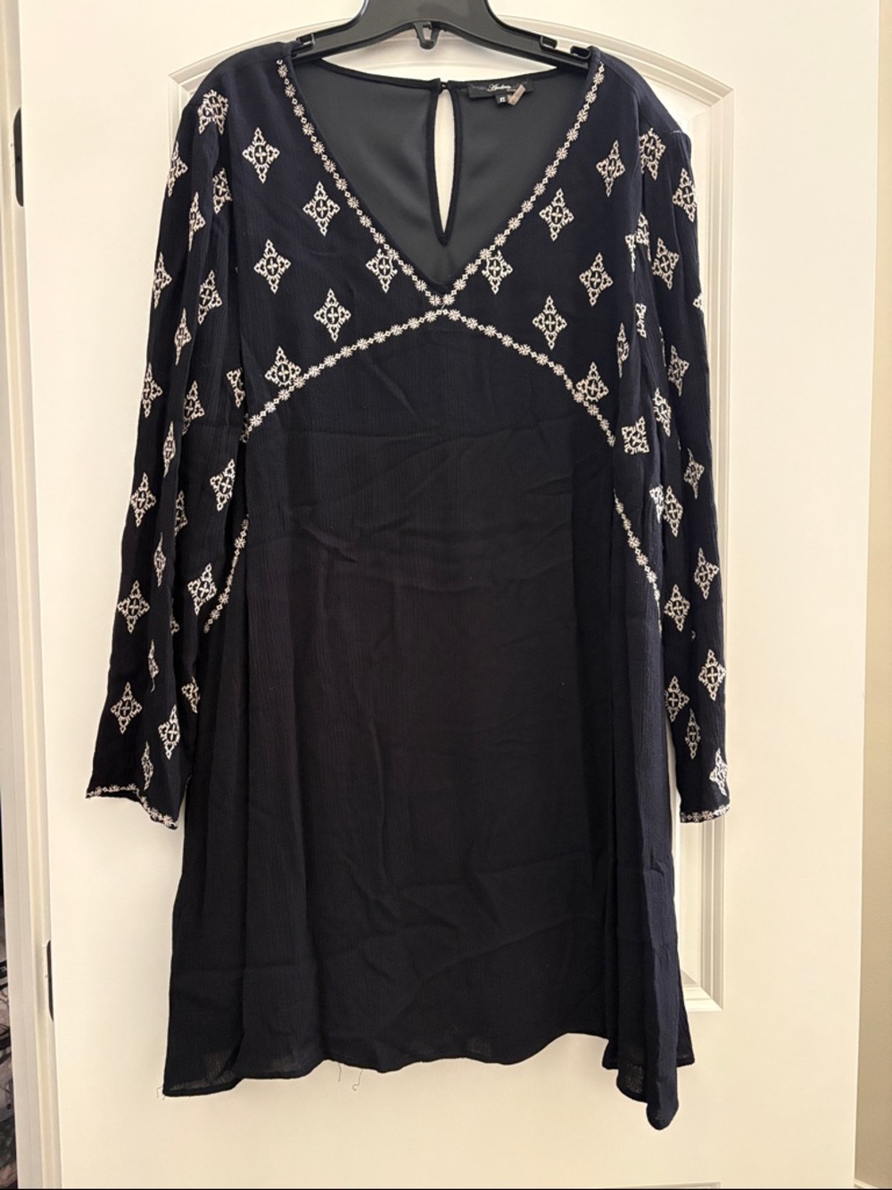 ANDREE BY UNIT Black Shell with White Embroidered Trim